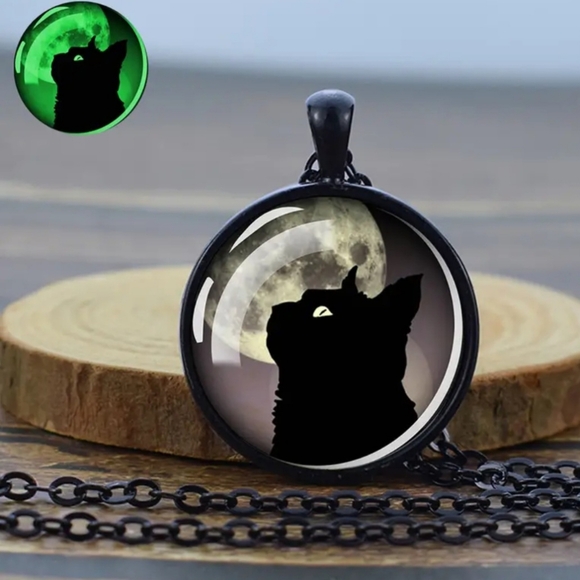 Beautiful Luminescent Black Cat 🐈‍⬛ Necklace Glows in the Dark L👀K - Picture 4 of 4